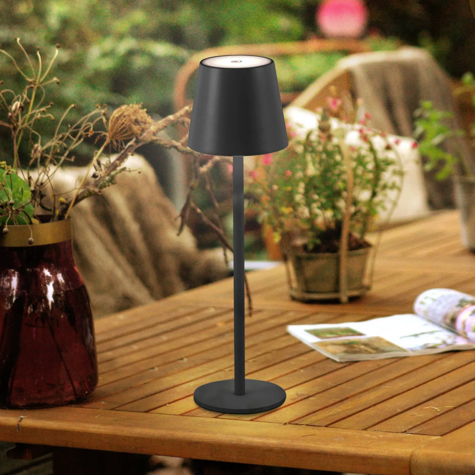 JUST LIGHT. Euria lámpara de mesa LED recargable, negro, hierro IP54
