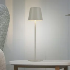 JUST LIGHT. Euria lámpara de mesa LED recargable, hierro gris-beige IP54