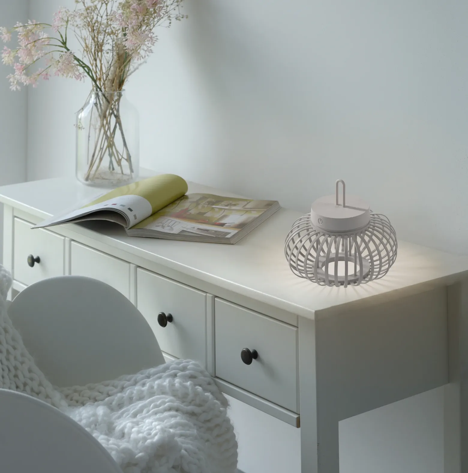 JUST LIGHT. Lámpara de mesa LED recargable Akuba gris-beige 22cm bambú