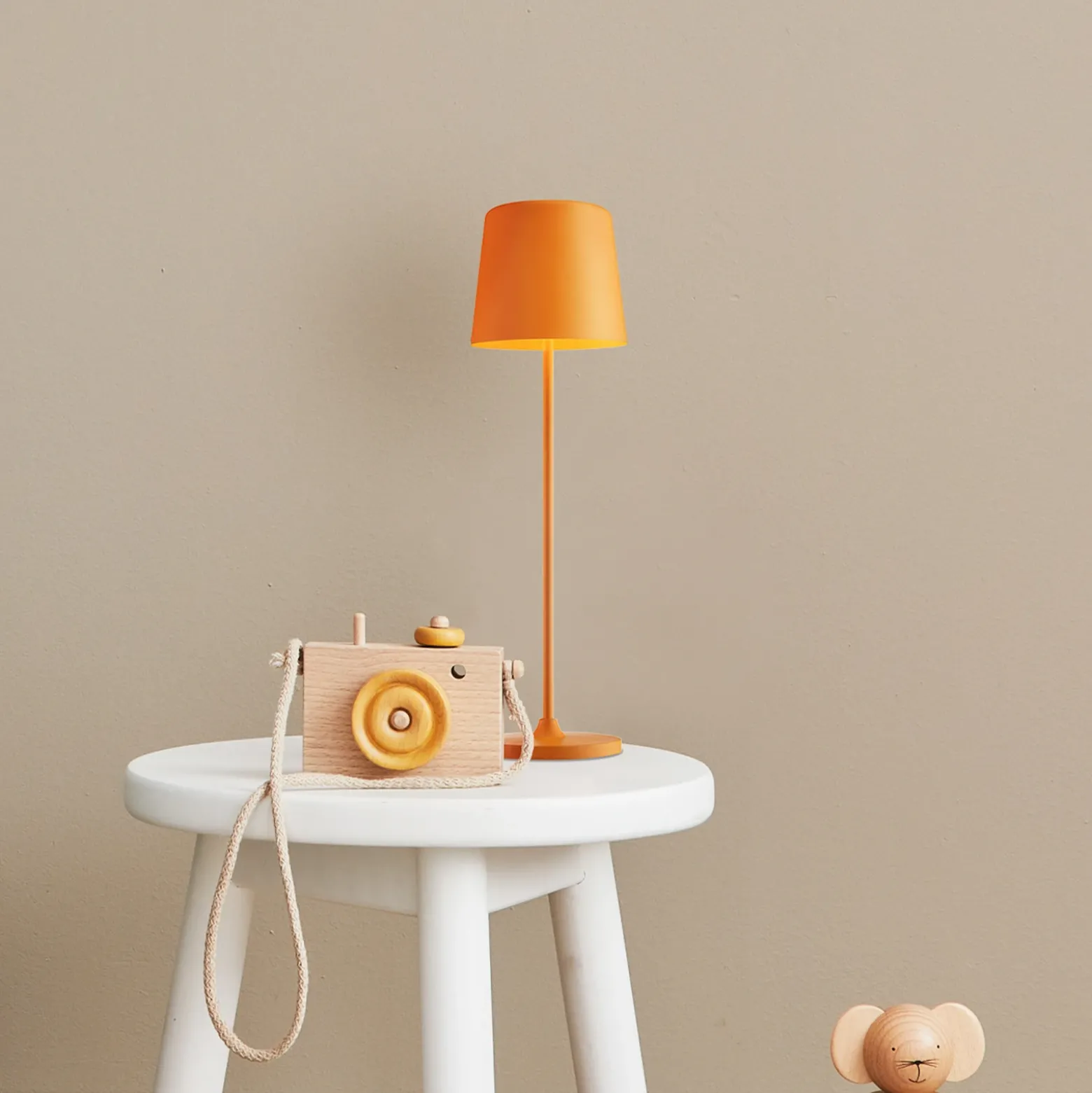 Kaami lámpara de mesa LED recargable, atenuable naranja mate