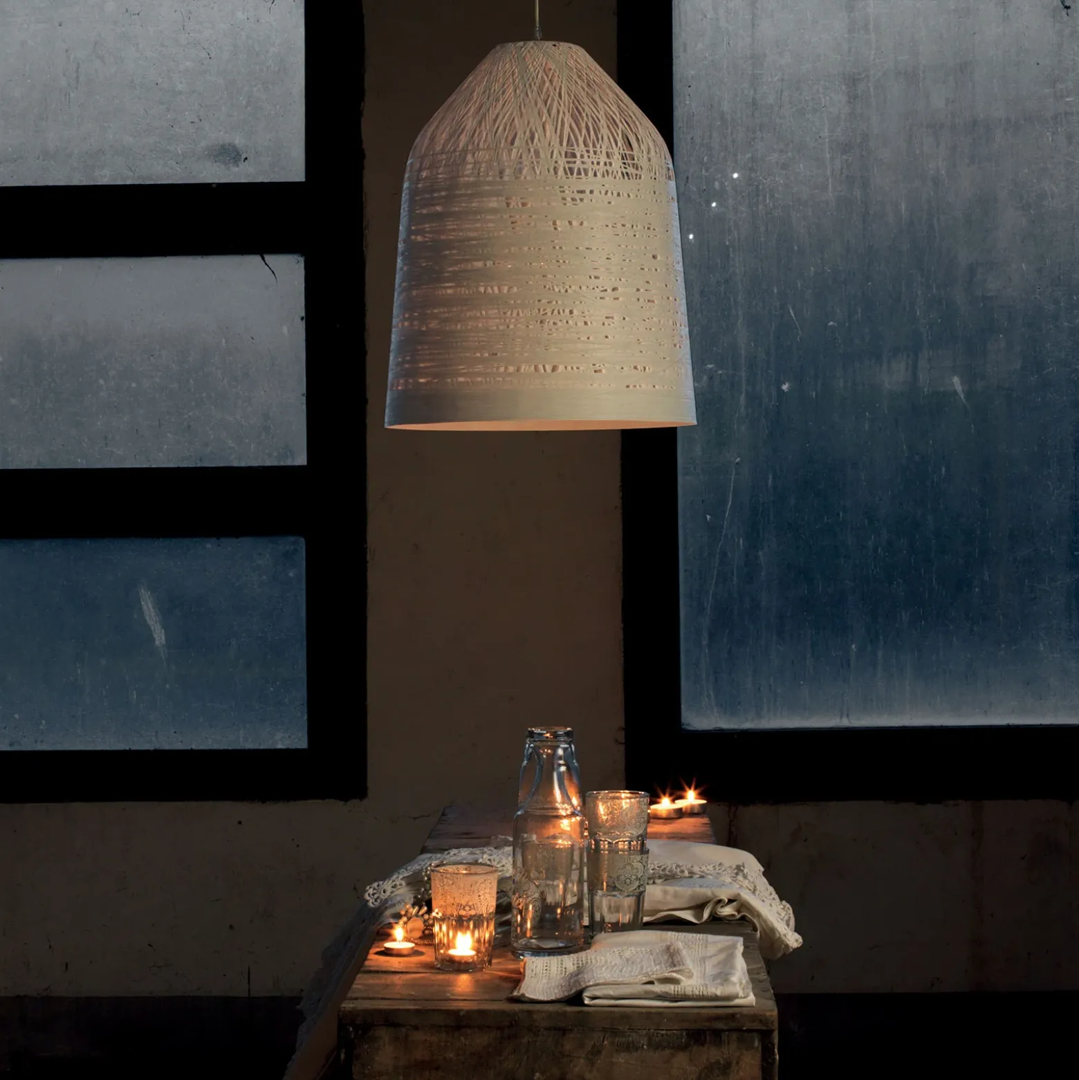 Karman Black Out lámpara colgante exterior, Ø 50 cm, blanco