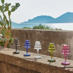Kartell Lámpara de mesa LED recargable Battery, 26 cm, transparente, IP54