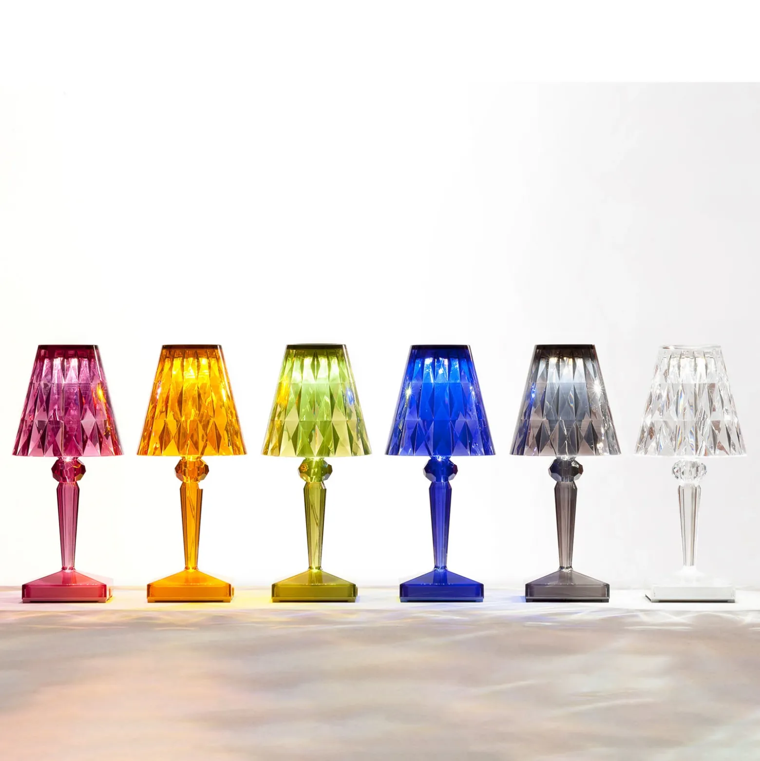 Kartell Lámpara de mesa LED recargable Battery, 26 cm, verde, IP54