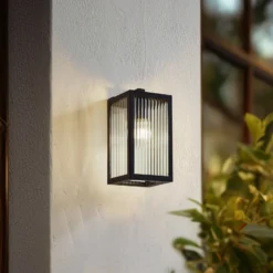 Lindby Aplique de exterior Bolgar, negro, metal, cristal, 15 cm