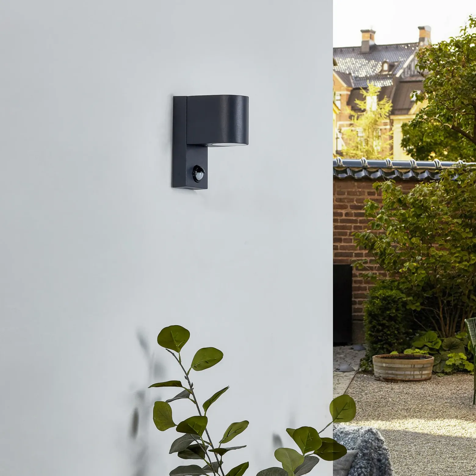 Lindby Aplique de exterior Gelso, aluminio, 15 cm, GU10, sensor