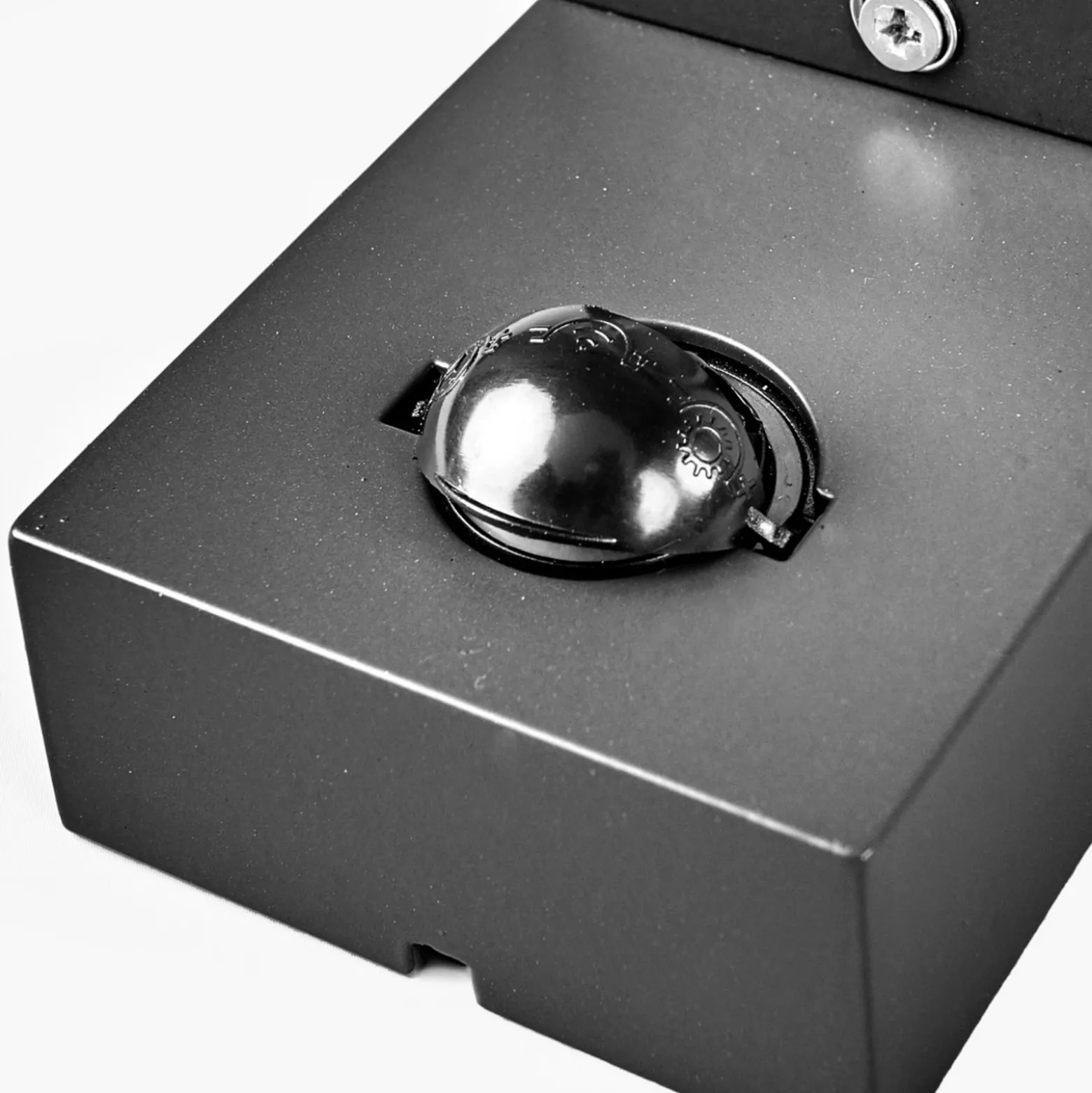 Lindby Aplique de exterior Palina, sensor, IP44, antracita