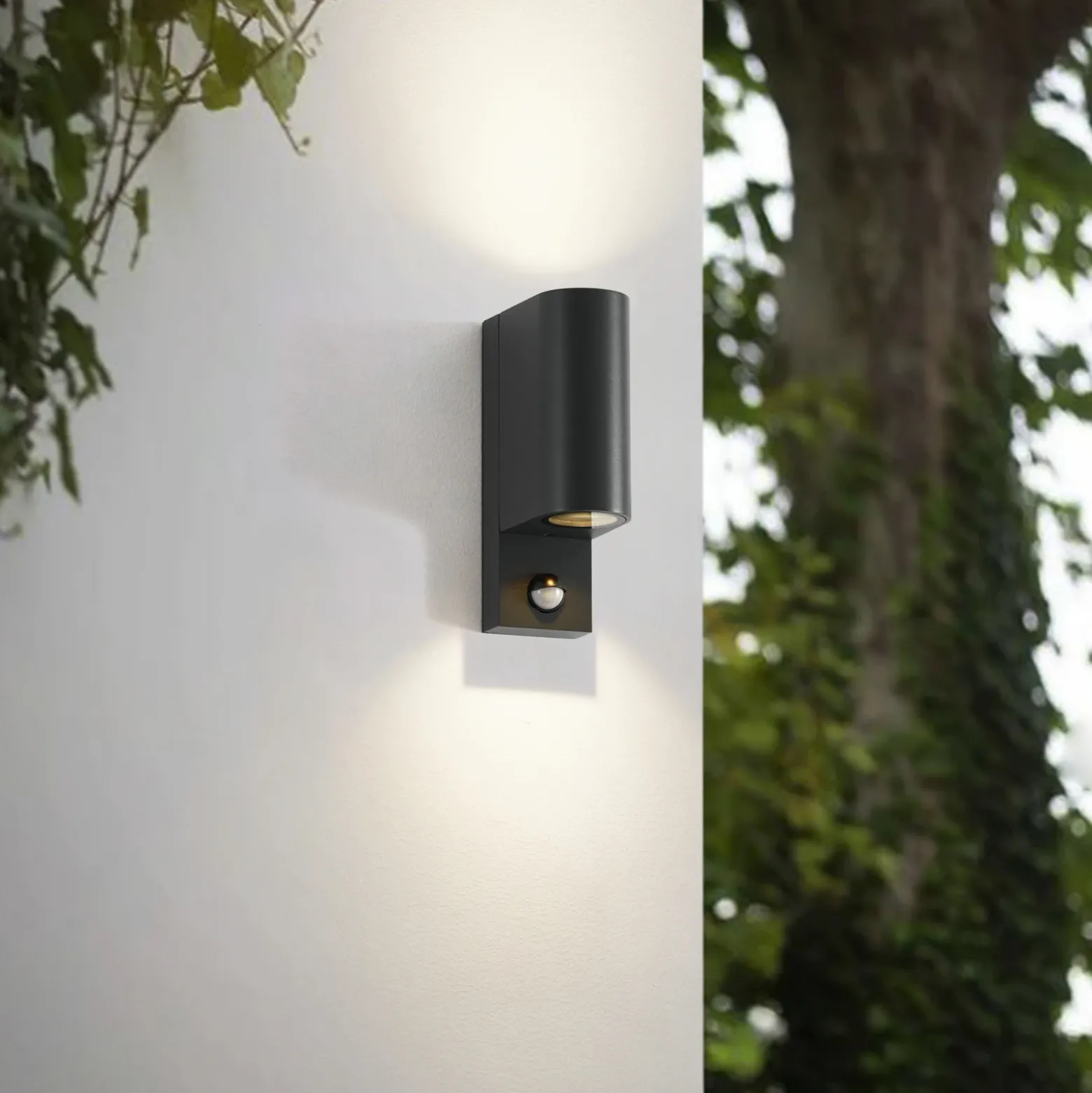 Lindby Aplique de exterior Palina, sensor, IP44, antracita