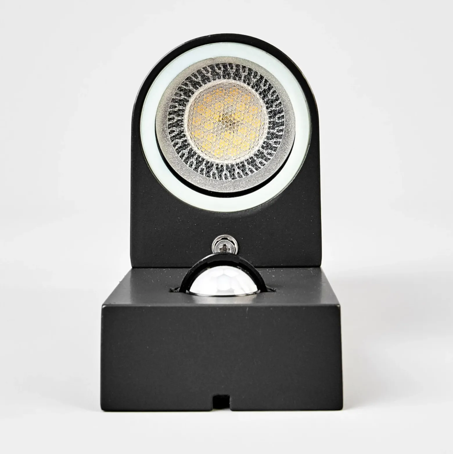 Lindby Aplique de exterior Palina, sensor, IP44, antracita
