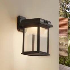 Lindby aplique de pared LED Latarka, altura 27,5 cm, sensor