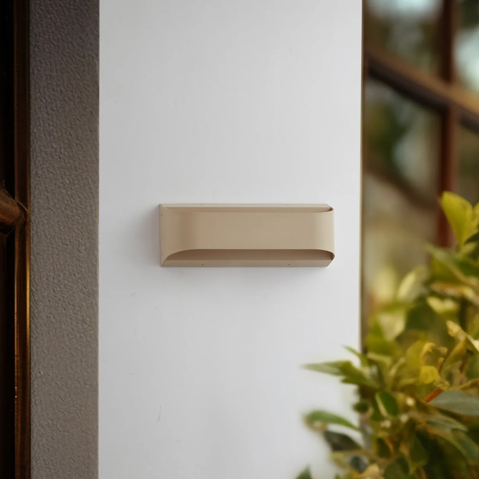 Lindby aplique LED para exterior Lenore, beige, metal, 36,5 cm