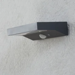 Lindby Aplique LED solar para exterior Maresia, sensor, antracita