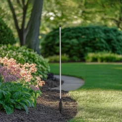 Lindby Bolardo luminoso LED Neano, 120 cm, negro, metal, IP65
