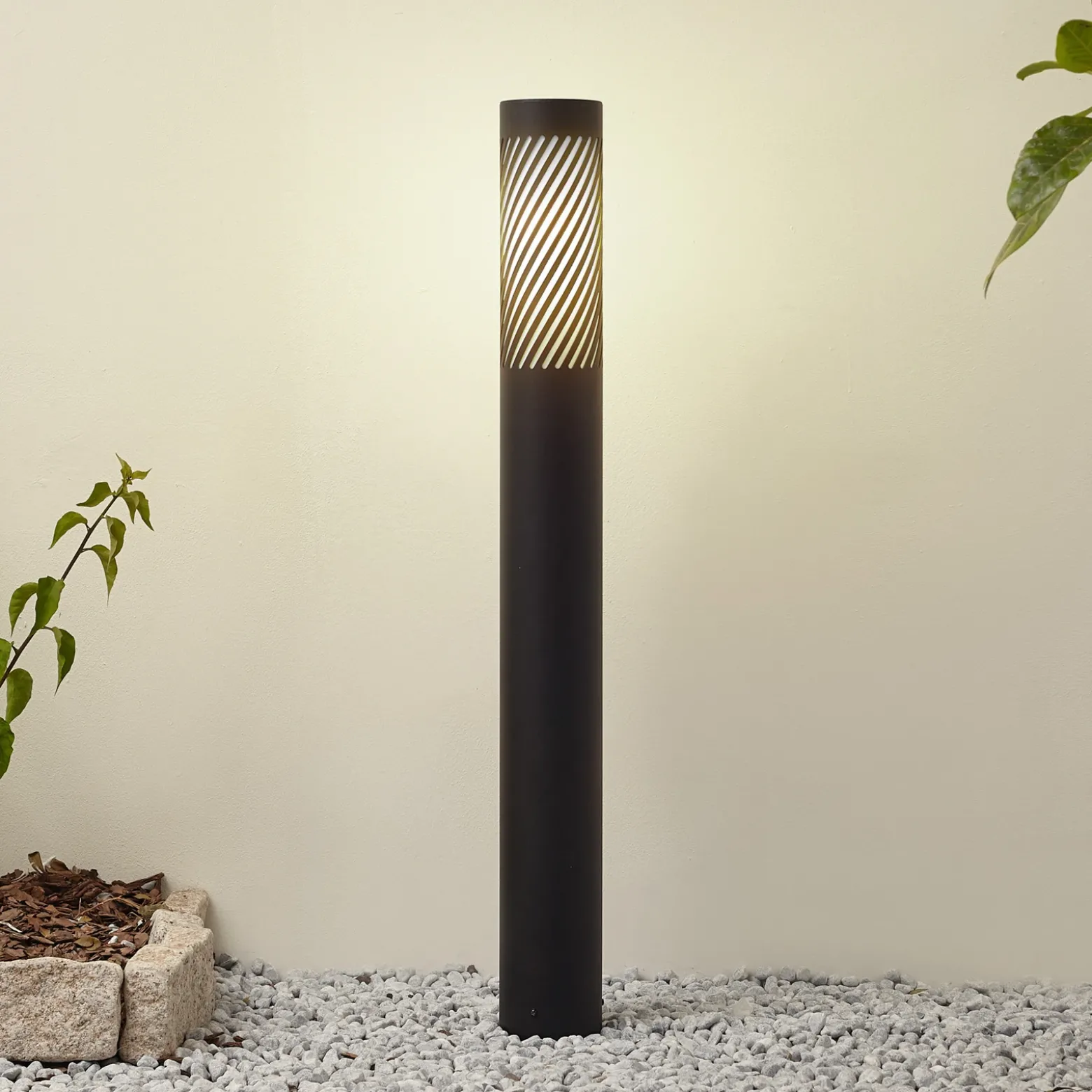 Lindby Bolardo luminoso Lurinda, negro, aluminio, Ø 10,5 cm