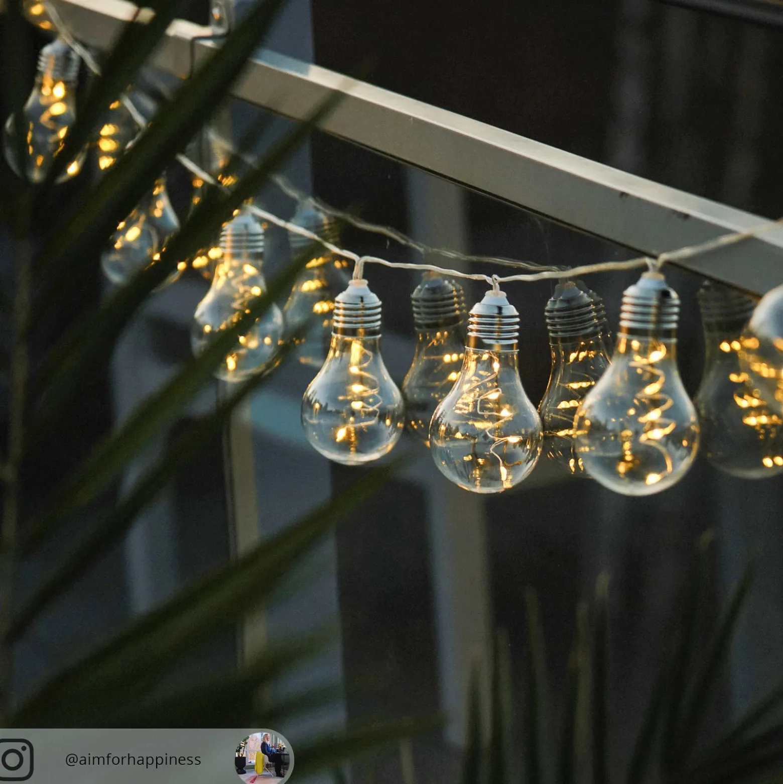 Lindby Cadena de luces LED Lampini, 200 cm, negro, IP44