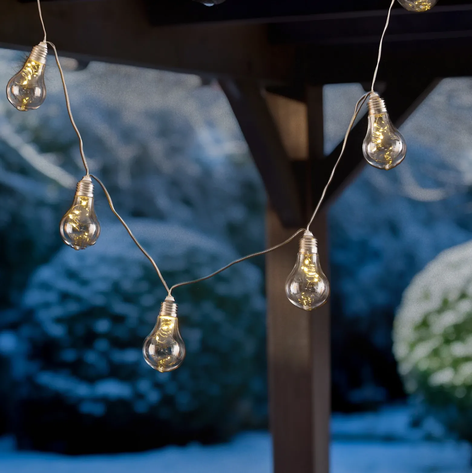 Lindby Cadena de luces LED Lampini, 200 cm, negro, IP44
