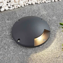 Lindby foco LED de suelo Cormac, 1 luz, Ø 21 cm, IP67