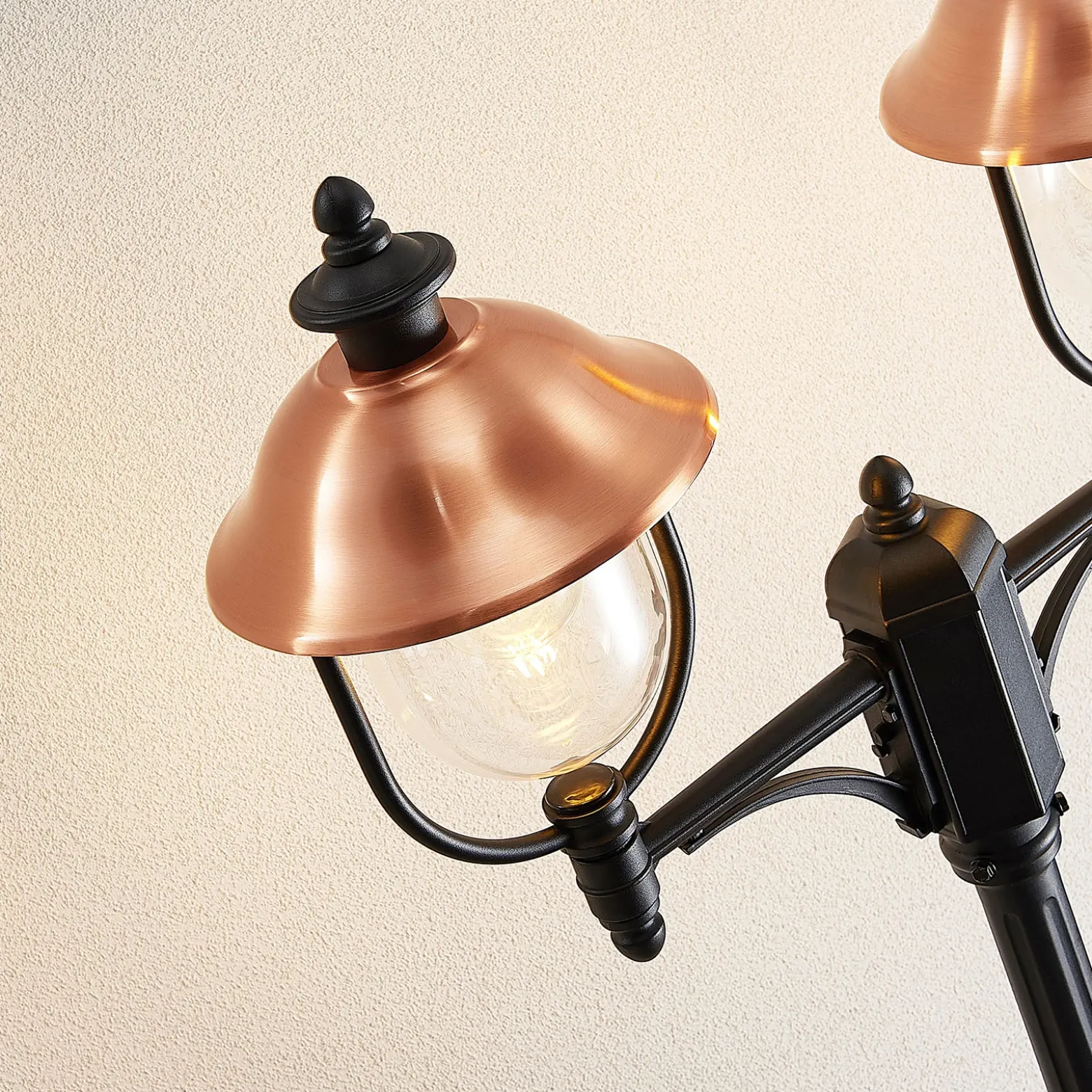 Lindby lámpara de exterior Clint, 225 cm, 2 luces, resistente al agua salada,