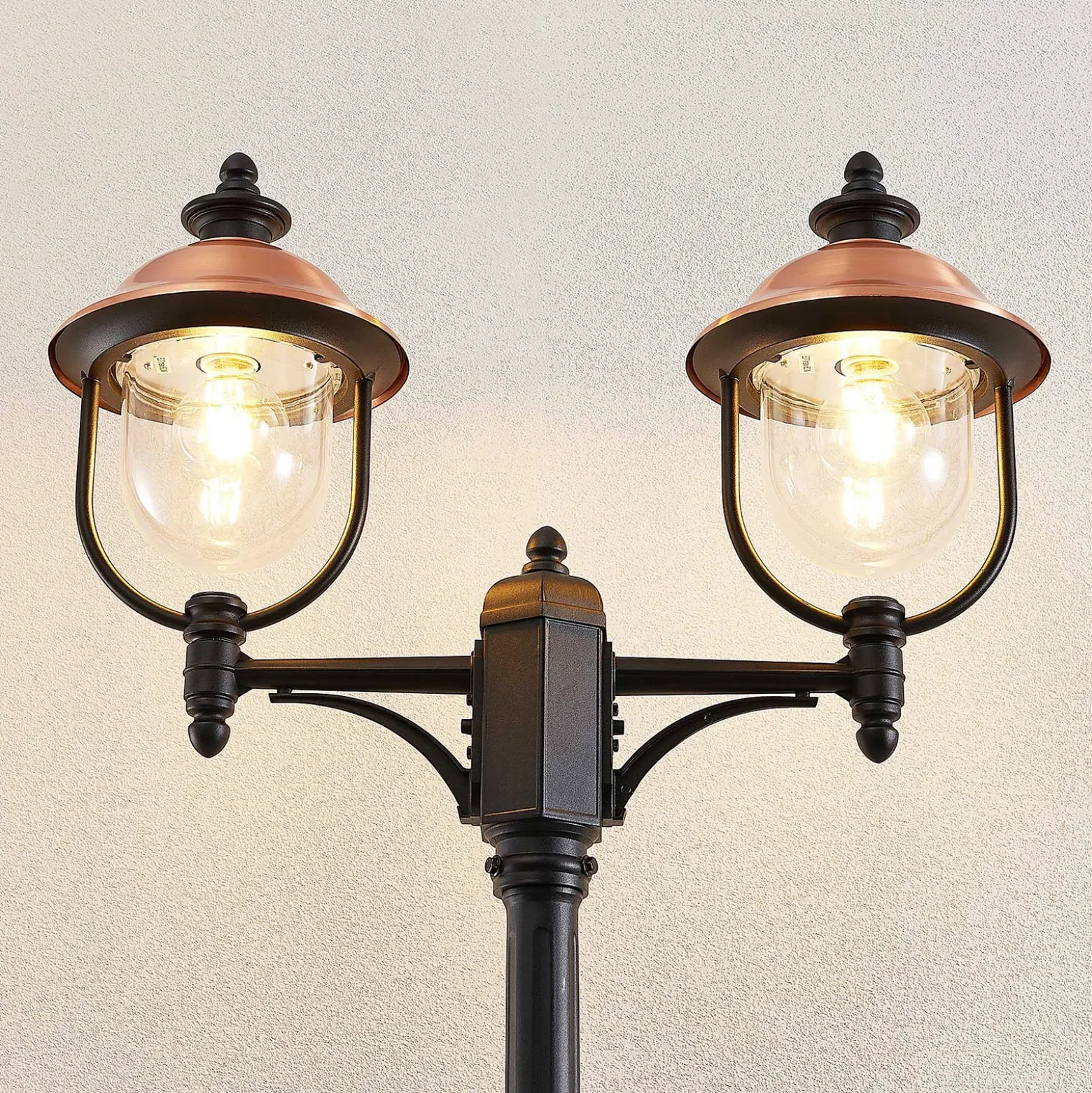 Lindby lámpara de exterior Clint, 225 cm, 2 luces, resistente al agua salada,
