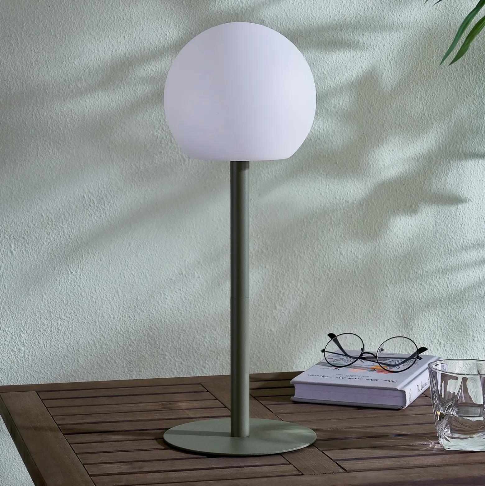 Lindby lámpara de mesa LED Eleia, verde, metal, batería recargable