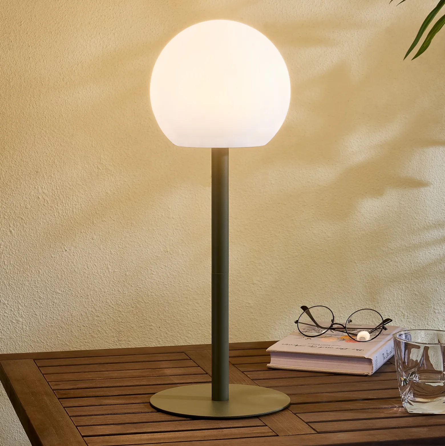 Lindby lámpara de mesa LED Eleia, verde, metal, batería recargable