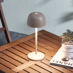 Lindby Lámpara de mesa LED recargable Arietty, beige, atenuable, IP65