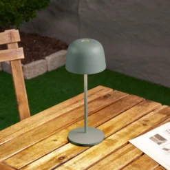 Lindby Lámpara de mesa LED recargable Arietty, verde, atenuable, IP65