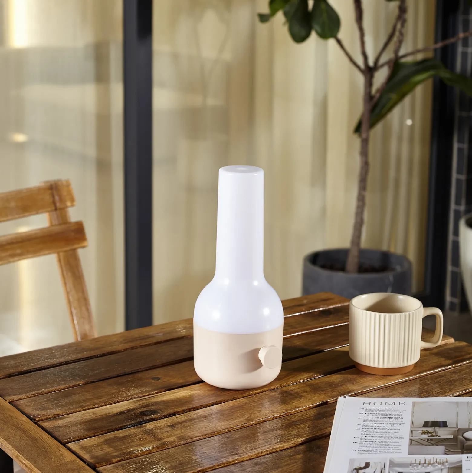 Lindby lámpara de mesa LED recargable Isaline, beige, atenuable, IP44