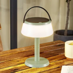 Lindby Lámpara de mesa LED solar Mikkel, verde, atenuable