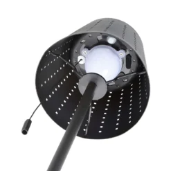 Lindby lámpara de pie LED solar Hilario, negra, hierro, batería recargable