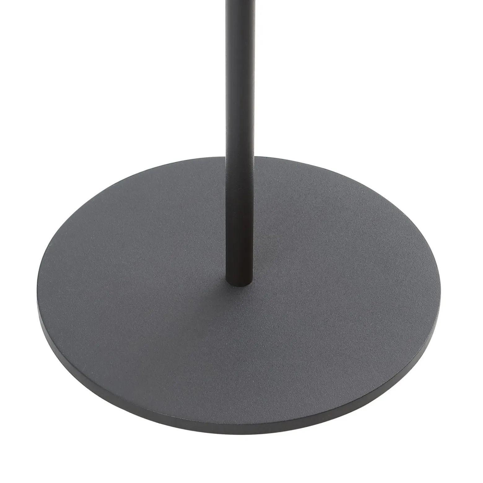 Lindby lámpara de pie LED solar Hilario, negra, hierro, batería recargable