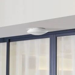 Lindby Lámpara LED de techo para exterior Naira, blanca, sensor, 30 cm, IP65