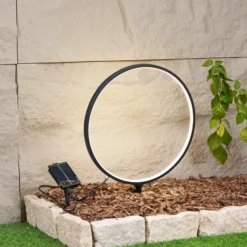 Lindby Lámpara LED solar con pica Syrene, 45 cm, negra, aluminio