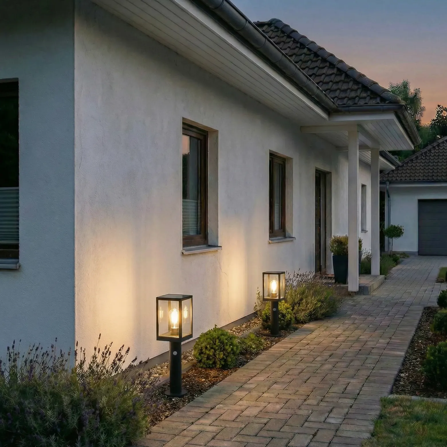 Lindby Relto, bolardo luminoso LED para caminos, sensor, pica para clavar en el