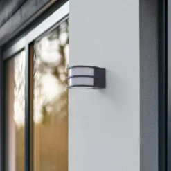 Lindby Smart aplique LED para exterior Fyra, redondo, CCT, RGB, Tuya