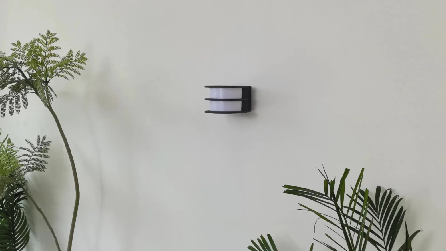 Lindby Smart aplique LED para exterior Fyra, redondo, CCT, RGB, Tuya