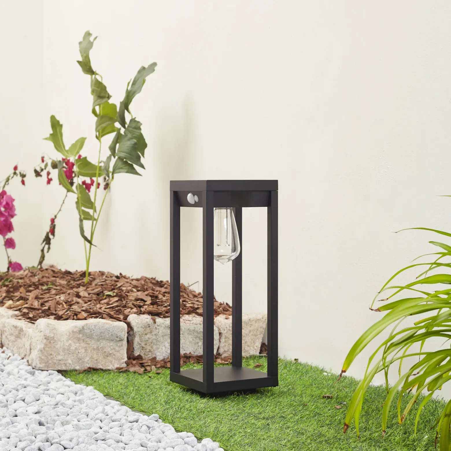 Lindby Smart baliza LED solar Enea, sensor, CCT, RGB