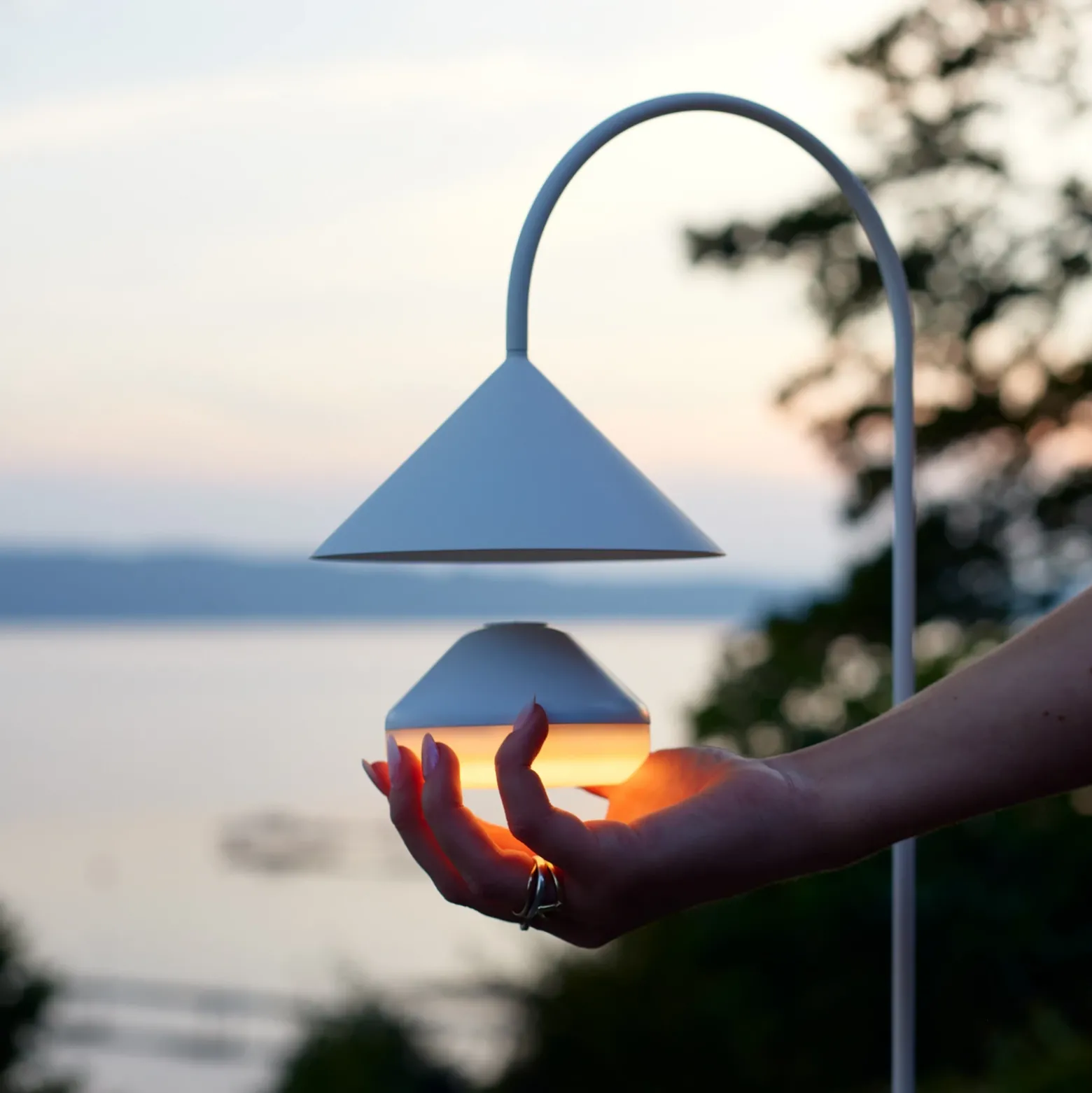 Linterna LED recargable FRANDSEN One, blanca, Ø 9 cm, acrílico