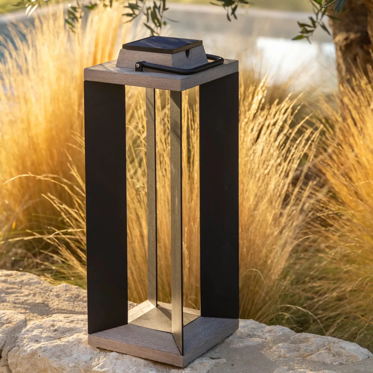 Linterna solar Teckalu, aluminio negro, 65,5 cm