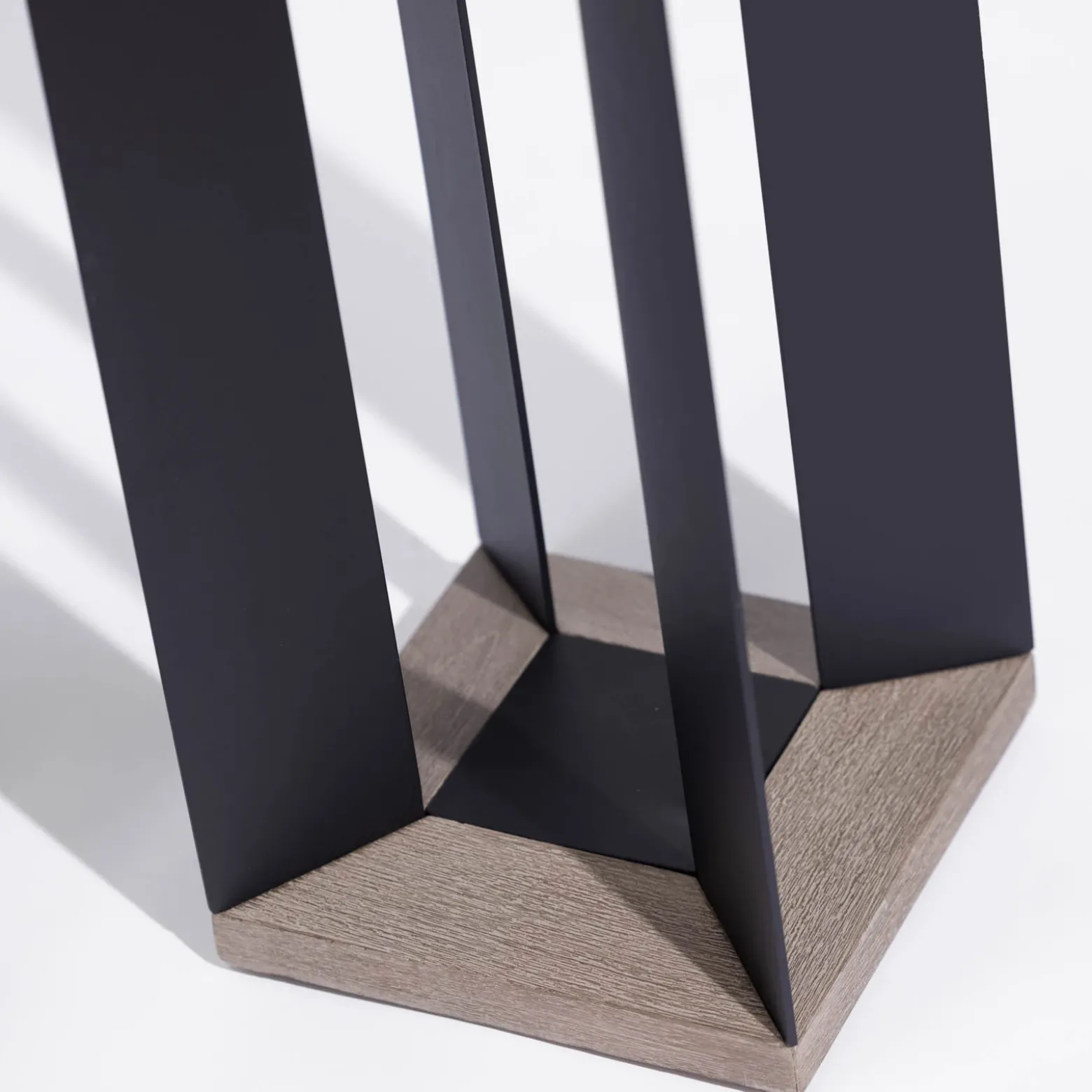 Linterna solar Teckalu, aluminio negro, 65,5 cm