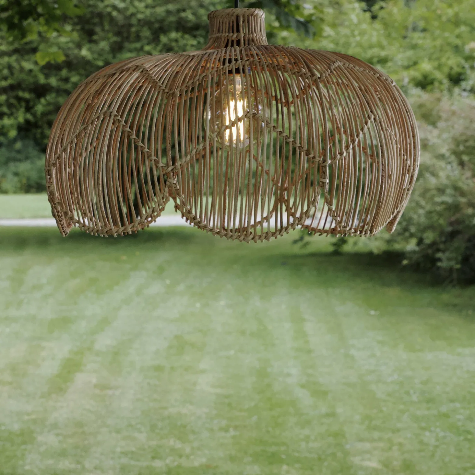 Lámpara colgante exterior Belle, ratán natural, Ø 53 cm, enchufe IP44
