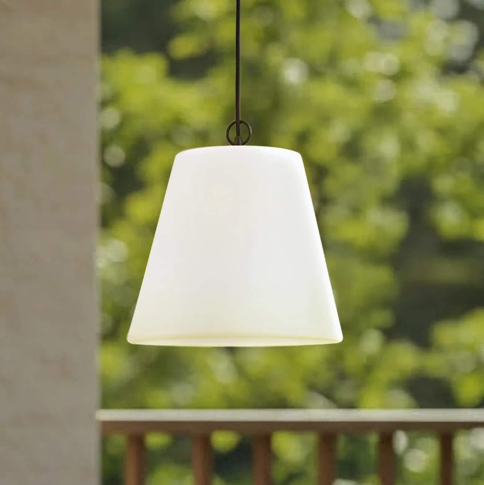 Lámpara colgante exterior Lindby Alaida, blanca, plástico, E27, IP65