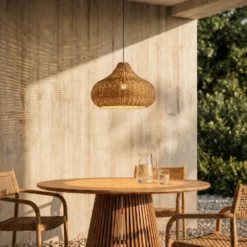 Lámpara colgante exterior Lucande Taniola, 1 luz, beige, ratán, IP44