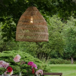 Lámpara colgante exterior PR Home Maja, ratán, Ø 53 cm, enchufe, IP44