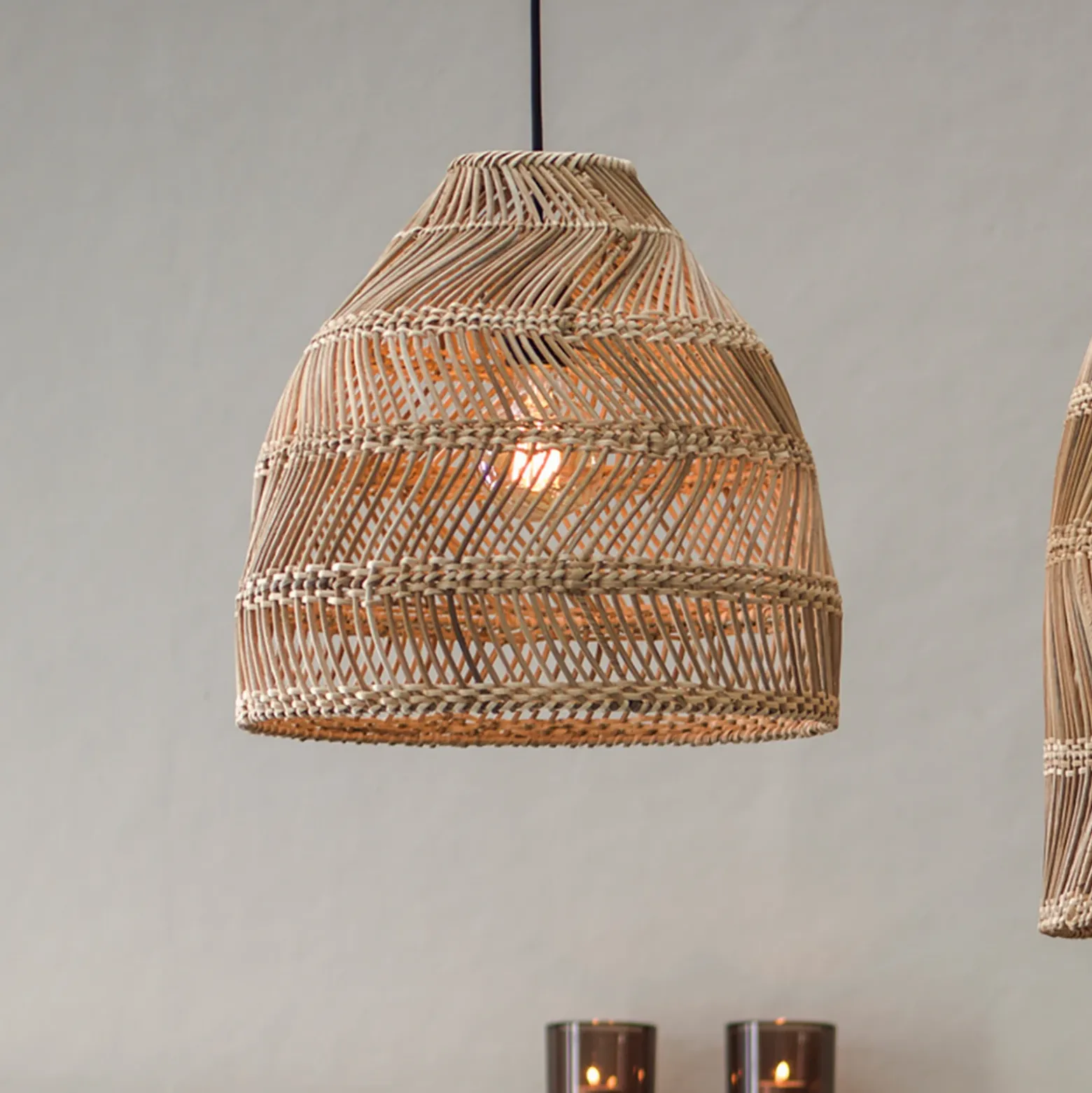 Lámpara colgante exterior PR Home Maja, ratán, Ø 36 cm, enchufe, IP44