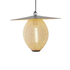 Lámpara colgante exterior Satellite de Gubi, 45 x 27 cm, negro/dorado mostaza