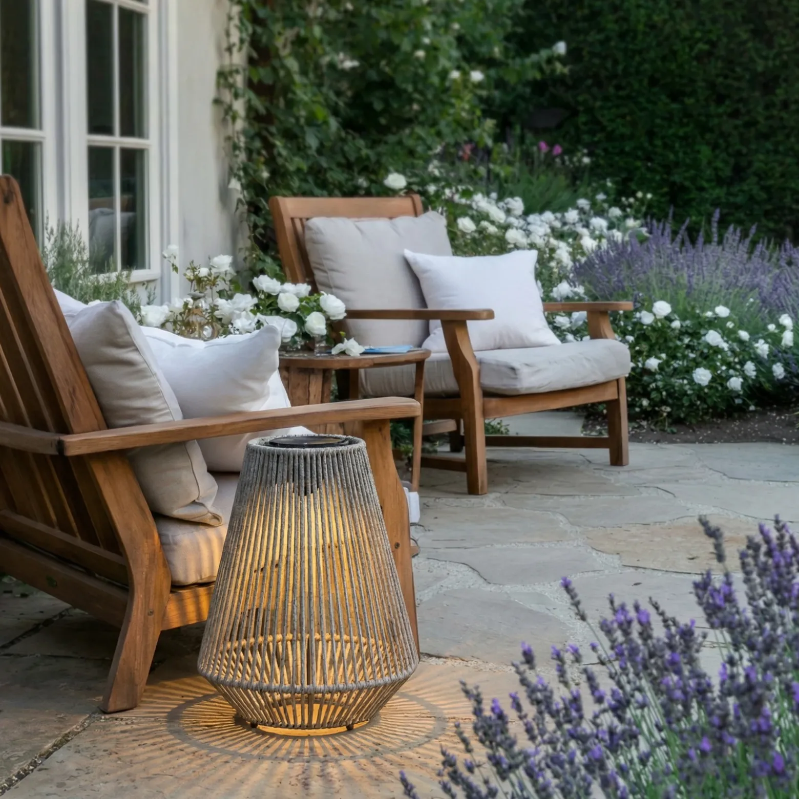 Lámpara colgante solar LED Lindby Austas, gris, Ø 32 cm, USB, IP54