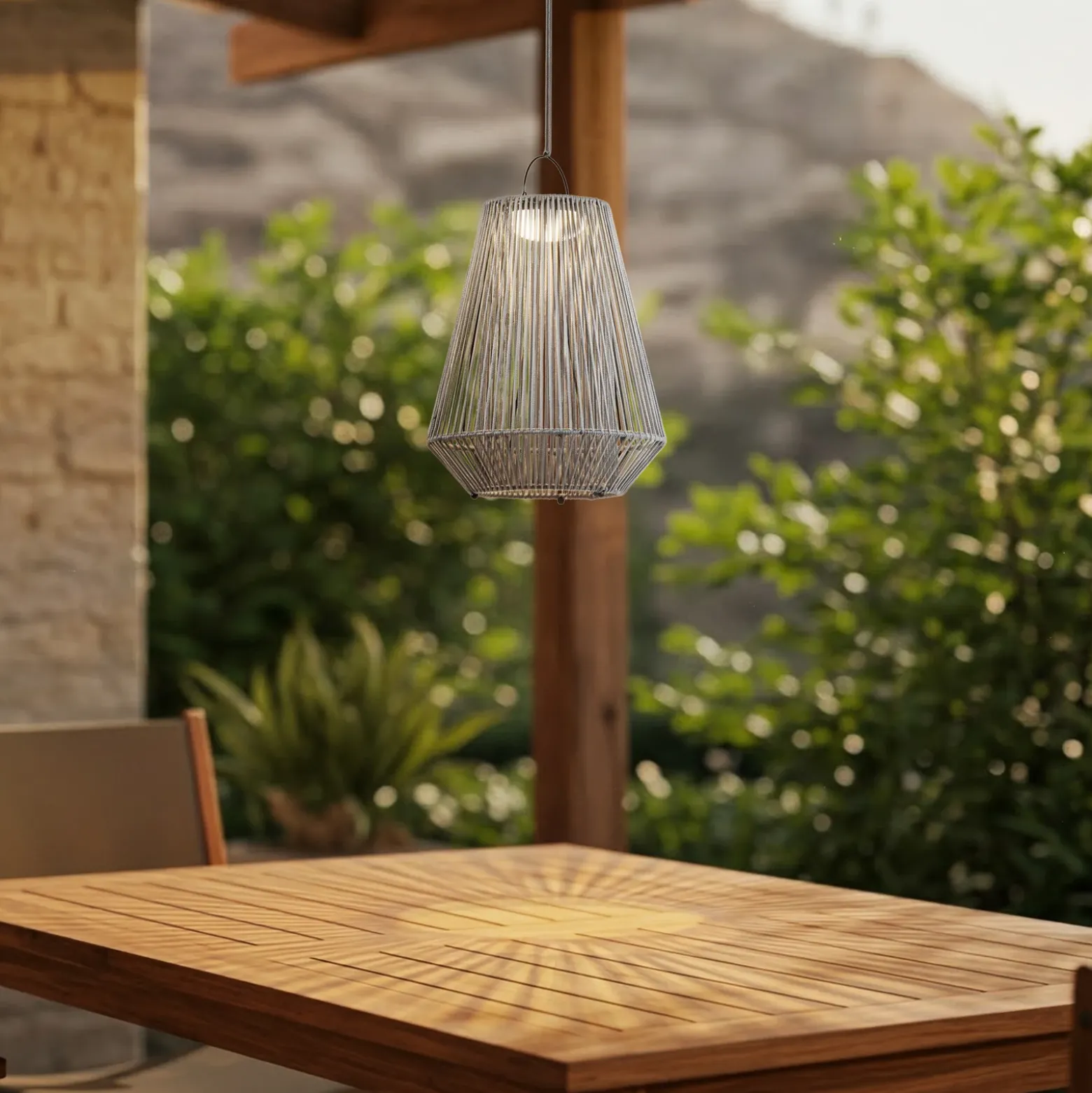 Lámpara colgante solar LED Lindby Austas, gris, Ø 32 cm, USB, IP54
