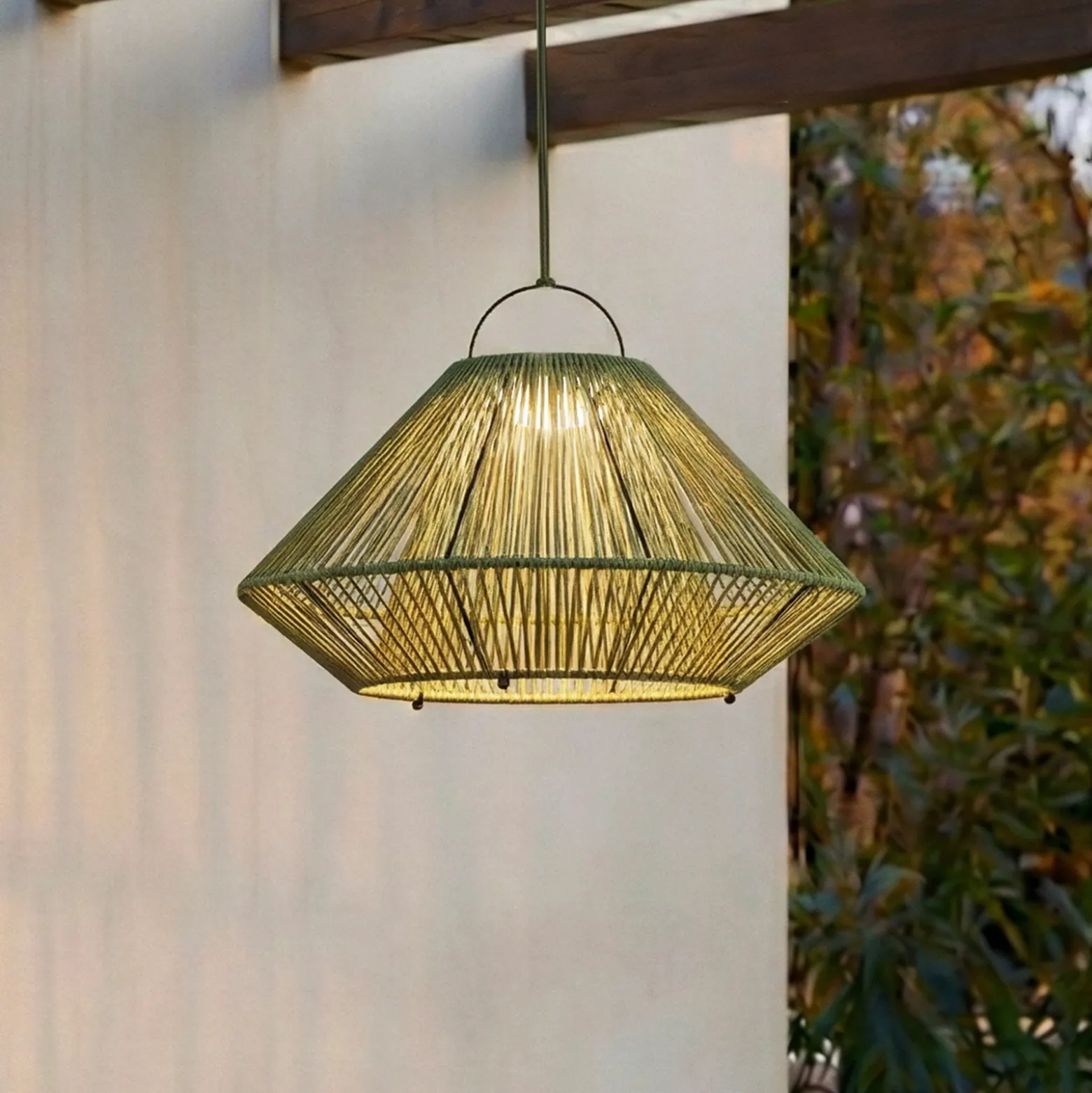 Lámpara colgante solar LED Lindby Austas, verde, Ø 50 cm, USB, IP54