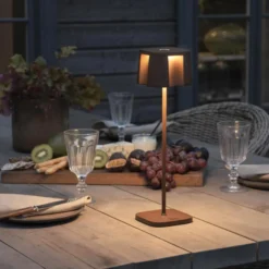 Lámpara decorativa LED Nice, puerto USB, óxido