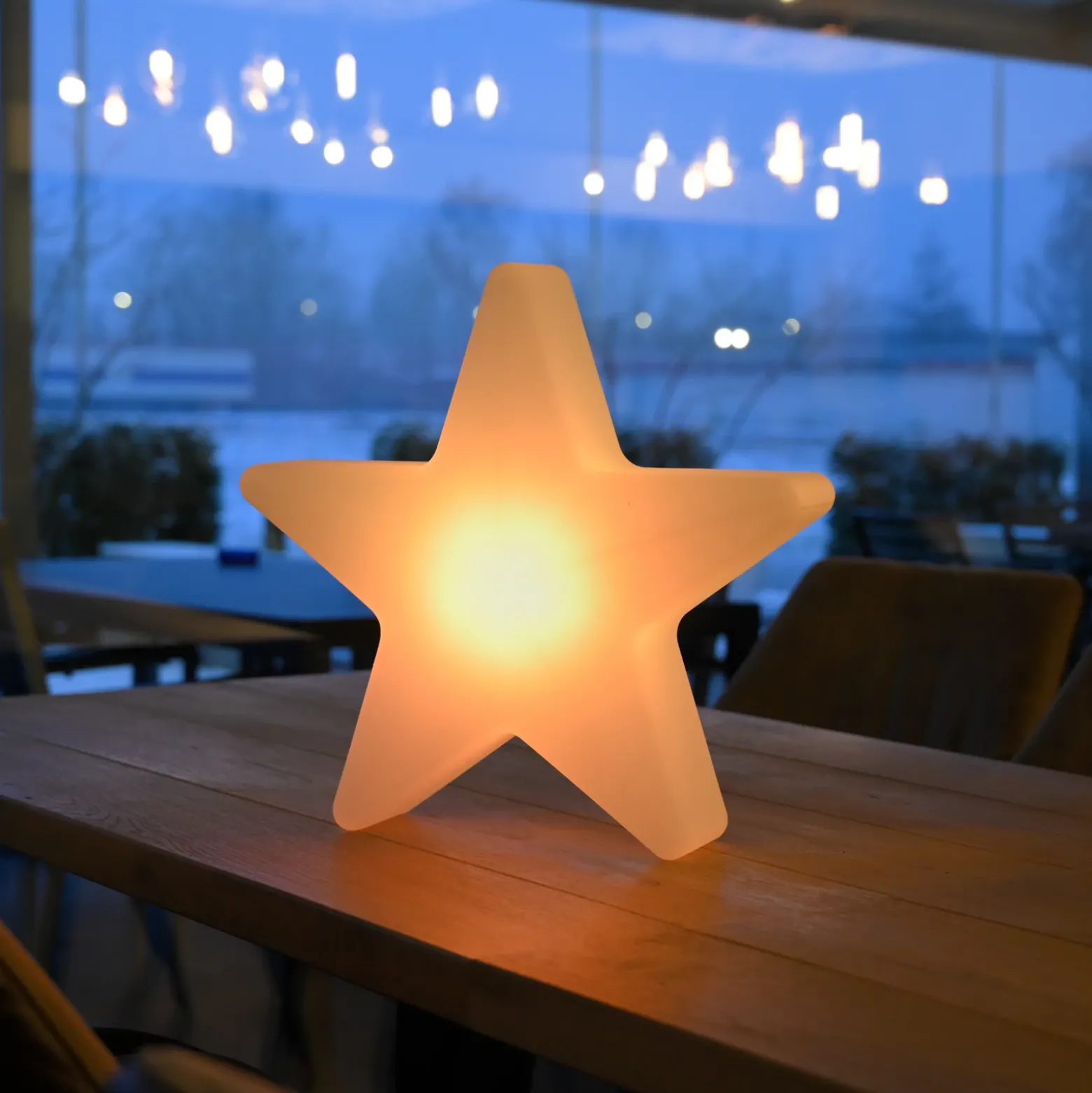 Lámpara decorativa LED recargable Star, 39,5 cm de altura, IP44, blanca, RGBW
